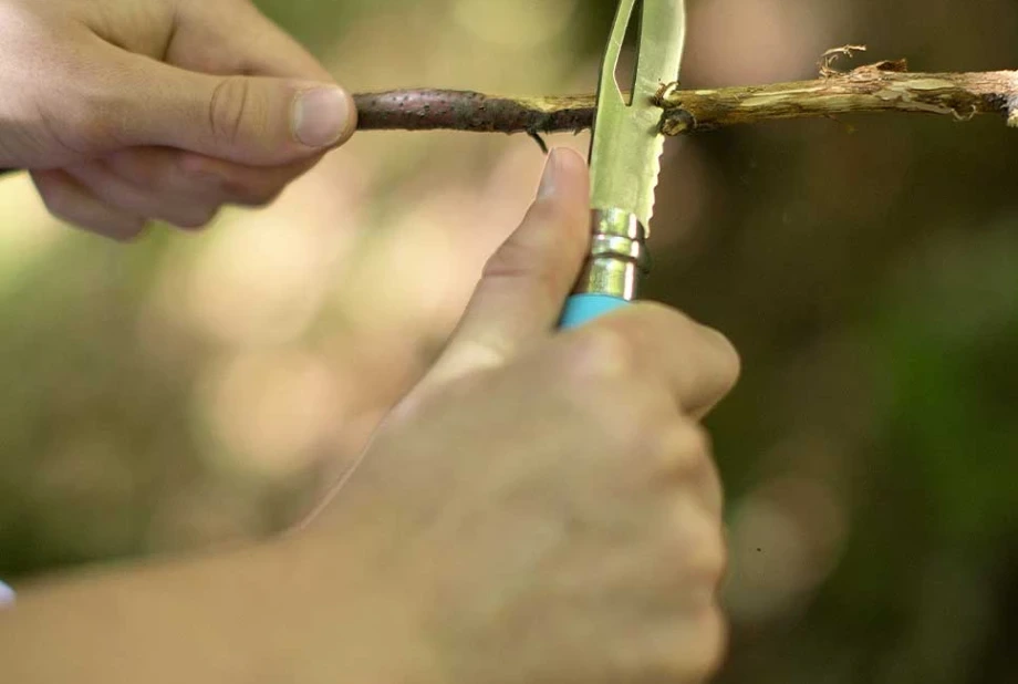 opinel8_pique_bois.webp