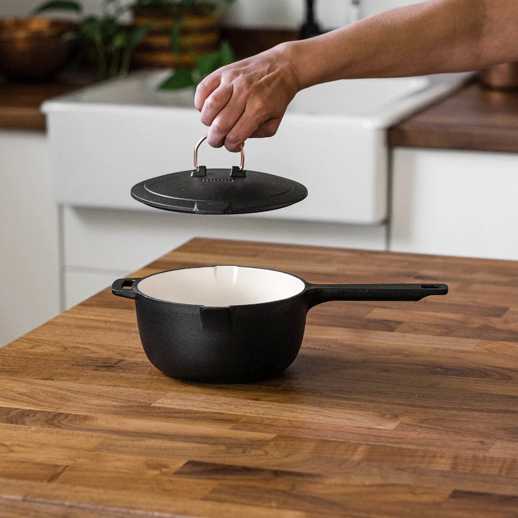 Enamel Lined Cast Iron Saucepan_03 Barebones.webp